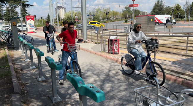 BAŞKAN BÜYÜKKILIÇ’IN “GENÇ DOSTU ŞEHİR” VİZYONU KAYBİS’E TAM NOT