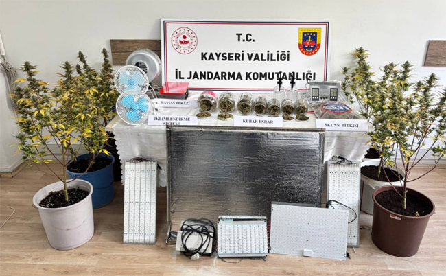 Kayseri’de Uyuşturucu Operasyonu! Evde Skunk Düzeneği ve Esrar Ele Geçirildi