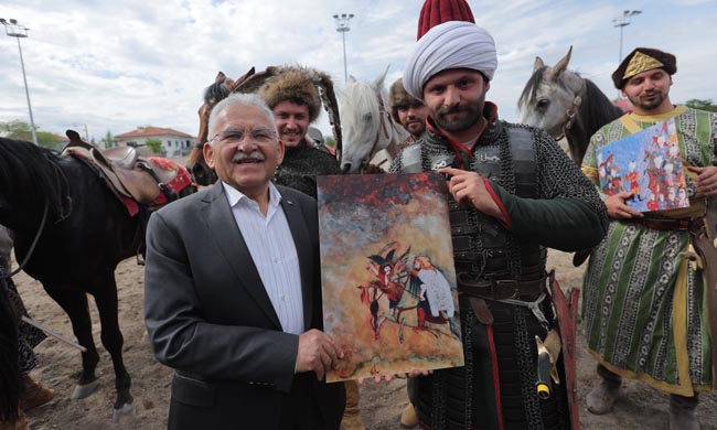 BAŞKAN BÜYÜKKILIÇ, ERCİYES’İN GÖLGESİNDE GERÇEKLEŞTİRİLEN GELENEKSEL ATLI SPOR GÖSTERİSİ İLE İLGİLİ NELER SÖYLEDİ!