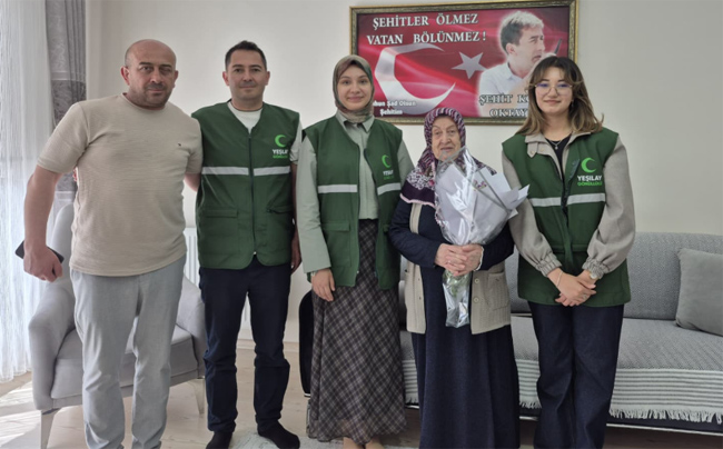  Kayseri Yeşilay’dan Anneler Günü’nde Nasıl Gönüllere Dokundu!