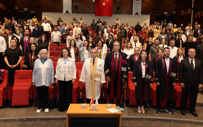 ERÜ Eczacılık Fakültesi'nde “Önlük Giyme Töreni” Düzenlendi