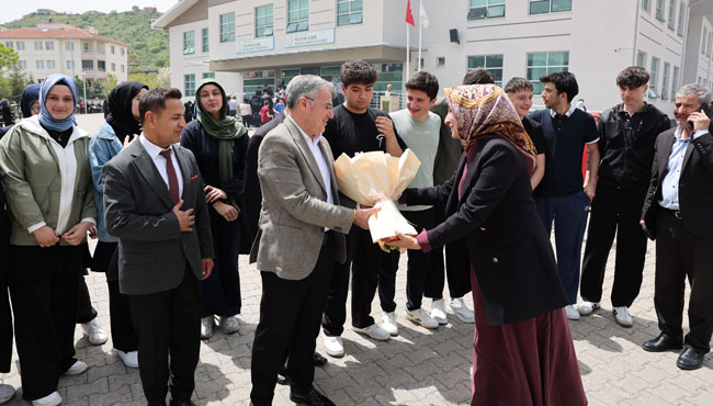 BAŞKAN ÖZDOĞAN GENÇLERLE KARİYER GÜNLERİ’NDE BULUŞTU