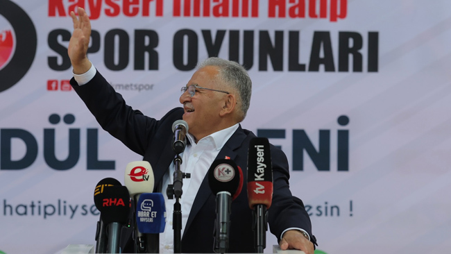 BAŞKAN BÜYÜKKILIÇ, SPOR OYUNLARI ÖDÜL TÖRENİ’NDE GENÇLERE SESLENDİ: “BAŞARIDAN BAŞARIYA KOŞACAKSINIZ”