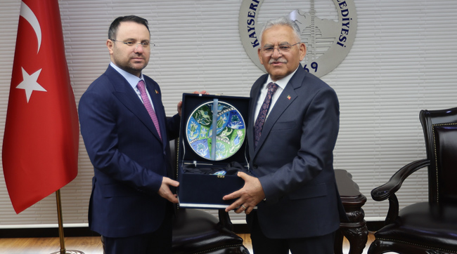 BAŞKAN BÜYÜKKILIÇ, BAKAN GÜRLEK’İ AĞIRLADI: “KAYSERİ, BİR CAZİBE MERKEZİ”