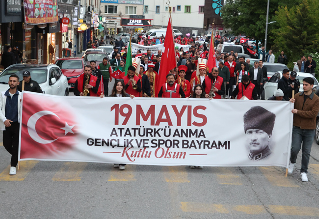 Develi’de 19 Mayıs Gençlik Konseri coşkuyla gerçekleştirildi
