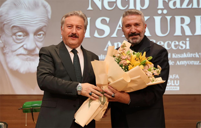 MELİKGAZİ’DE NECİP FAZIL KISAKÜREK ŞİİRLERİYLE ANILDI