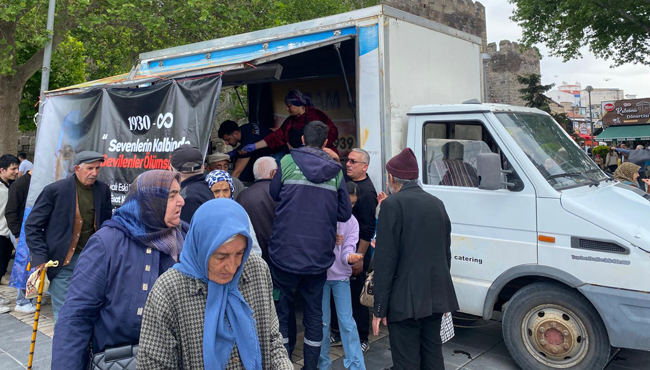 Merhum Hacı Esat Keskinkılıç için hayır lokması dağıtıldı