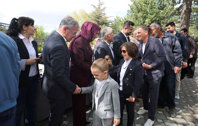 BAŞKAN ÖZDOĞAN: “HACILAR’DA BAYRAMLAR BİRLİĞİN VE KARDEŞLİĞİN EN GÜZEL TABLOSUDUR”