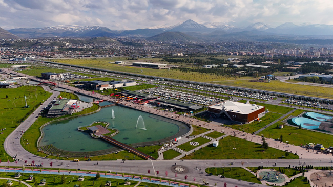 RECEP TAYYİP ERDOĞAN MİLLET BAHÇESİ, BAYRAMDA DA KAYSERİLİLERİN GÖZDESİ