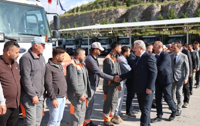BAŞKAN PALANCIOĞLU, MESAİYE PERSONEL İLE BAYRAMLAŞARAK BAŞLADI