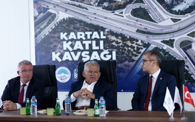 BAŞKAN BÜYÜKKILIÇ’IN VİZYON ULAŞIM PROJESİ “KARTAL KATLI KAVŞAĞI” HIZLA İLERLİYOR