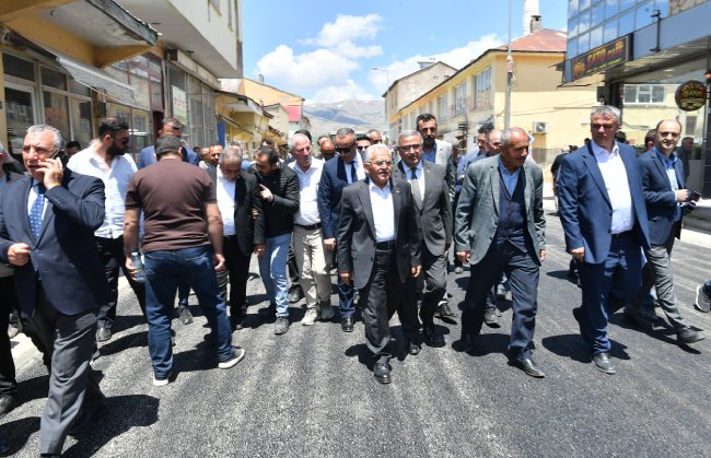 SARIZ’I ZİYARET EDEN BÜYÜKKILIÇ: “BİRLİĞİN, BERABERLİĞİN, DAYANIŞMANIN EN GÜZEL ÖRNEKLERİNİ SERGİLİYORUZ”