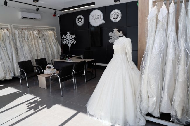 KAR TANESİ GELİNLİK EVİ’NDE YENİ SEZON HEYECANI 