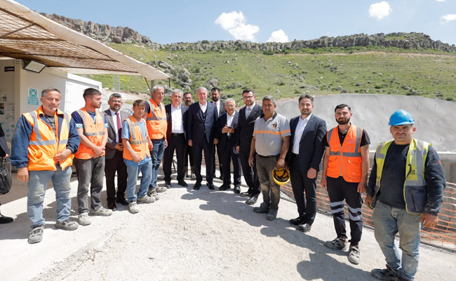 BÜYÜKKILIÇ VE AKAR’DAN YHT İNCELEMESİ: HIZLI TREN HATTINDA YÜZDE 42 İLERLEME