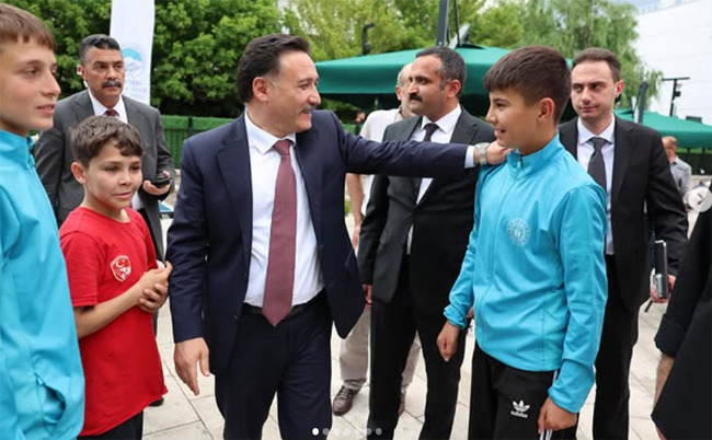 Vali Gökmen Çiçek Gençlerle Buluştu “Gençlerimizin Azmi ve Enerjisi Bizlere Umut Veriyor”