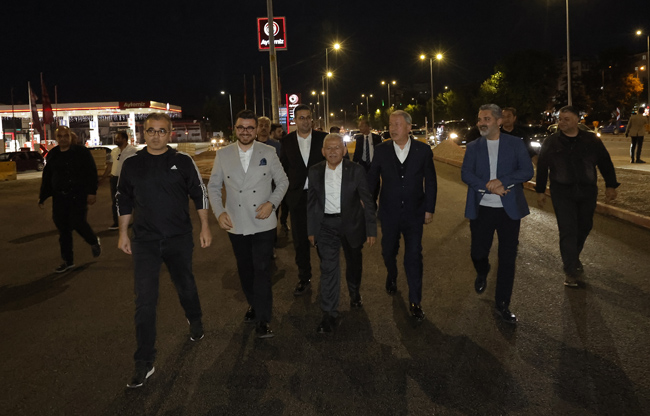 BAŞKAN BÜYÜKKILIÇ’TAN DSİ-YENİ SANAYİ KATLI KAVŞAĞI’NDA GECE YARISI MESAİSİ: İLK ETAP TRAFİĞE AÇILDI