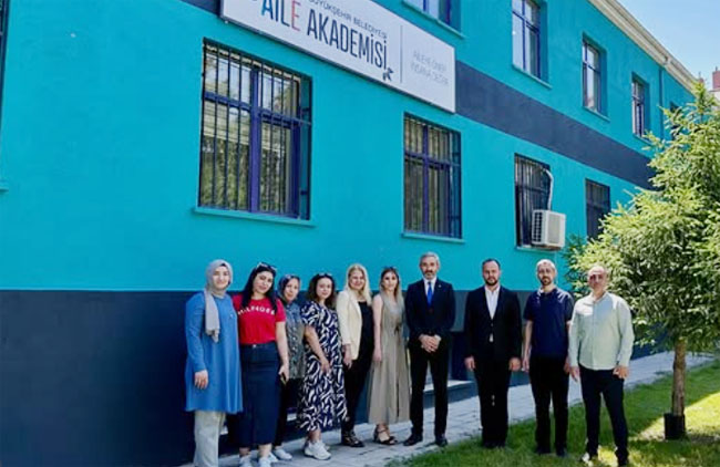 Aile Akademisi Çalışanlarına Sendika Ziyareti Şube Başkanı Yavuz Navruz Üyelerle Bir Araya Geldi