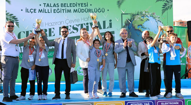 TALAS’TA ÇEVRE BİLİNCİ SANATLA BULUŞTU, ÖĞRENCİLER ÖDÜLLERİNE KAVUŞTU