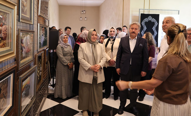 MELİKGAZİ BELEDİYESİ’NİN KURSLARINDAKİ BİR YILLIK EMEK GÖRÜCÜYE ÇIKTI