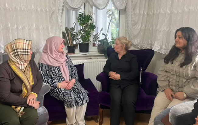 AK Parti Talas Kadın Kolları'ndan Anlamlı Vefa Ziyareti Başkan Nezihat Aktürk ve Yönetiminden Geçmiş Olsun Mesajı