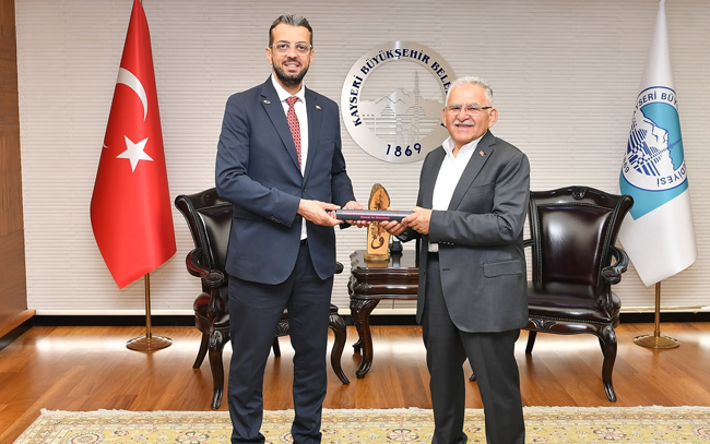 ACES WOMEN ALLİES GLOBAL SUMMİT’İN EV SAHİPLİĞİ BAYRAĞI KAYSERİ’DE: BAŞKAN BÜYÜKKILIÇ’A TESLİM EDİLDİ