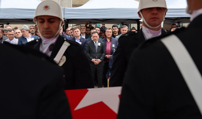 KAYSERİ, VALİ YARDIMCISI ŞENOL ESMER'E VEDA ETTİ: Valilik Önünde Duygu Dolu Tören
