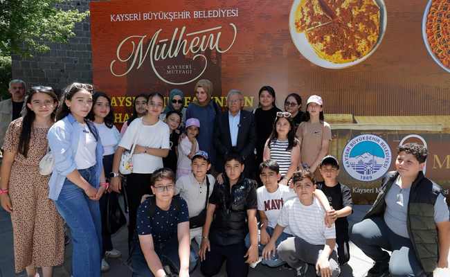 BAŞKAN BÜYÜKKILIÇ’A TARİHİ KAYSERİ KALESİ’NDE ÇOCUKLARDAN SICAK İLGİ