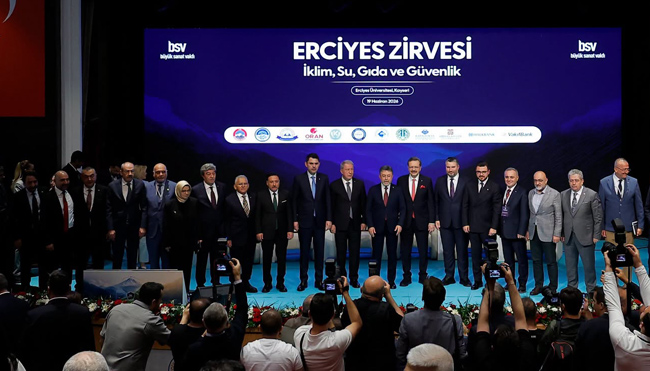 BAŞKAN BÜYÜKKILIÇ, ERCİYES ZİRVESİ’NDE KAYSERİ’NİN SU MASTER PLANINI ANLATTI