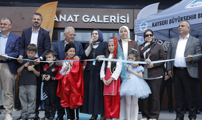 BAŞKAN BÜYÜKKILIÇ, KAYMEK’İN 1.200 ESERLİK YIL SONU SERGİSİNİ AÇTI