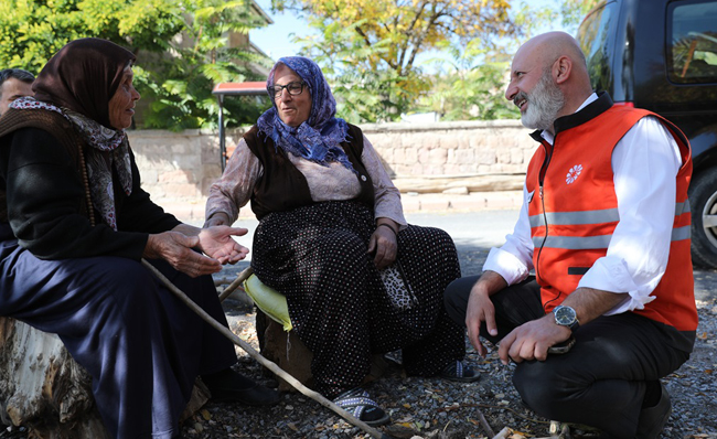 KOCASİNAN’IN KIRSAL MAHALLELERİNDE YAZ MESAİSİ SÜRÜYOR