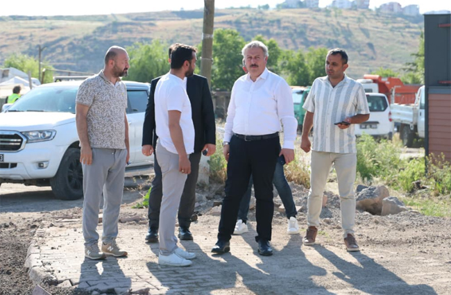 MELİKGAZİ BELEDİYESİ’NDEN 4 MAHALLEYE ASFALT ATAĞI