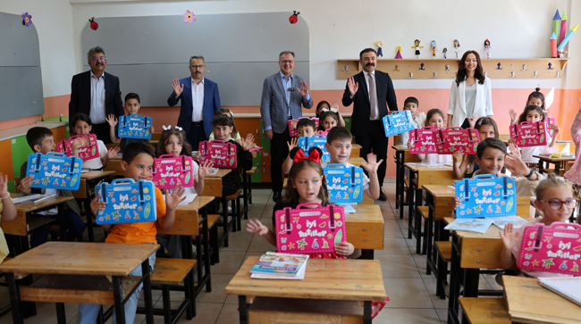 BAŞKAN ÖZDOĞAN, HACILAR'DA KARNE COŞKUSUNA ORTAK OLDU