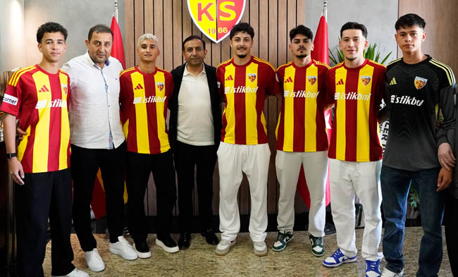 Kayserispor Geleceğe Yatırım Yaptı!  6 Genç Futbolcusuyla Profesyonel Sözleşme imzaladı