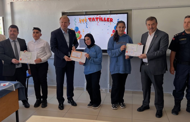 Yeşilhisar’da Karne Heyecanı Öğrencilerle Birlikte Yaşandı
