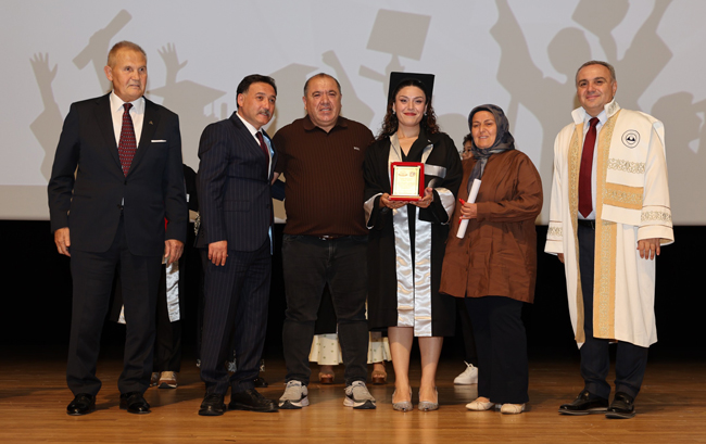 ERÜ İletişim Fakültesi 20. Dönem Mezunlarını Verdi