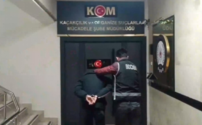 6 İLDE EŞ ZAMANLI OPERASYON: YAPAY ZEKÂ İLE SAHTE KİMLİK HAZIRLAYIP EHLİYET SINAVINA GİRDİLER