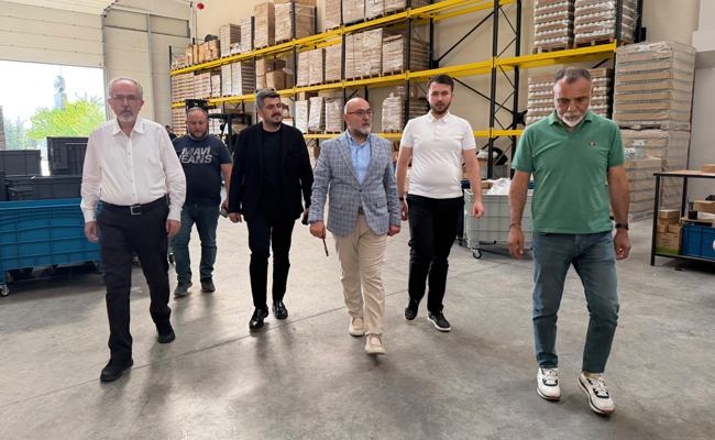 AK Parti Kayseri Milletvekili Murat Cahit Cıngı'dan Auran Kozmetik'e Ziyaret