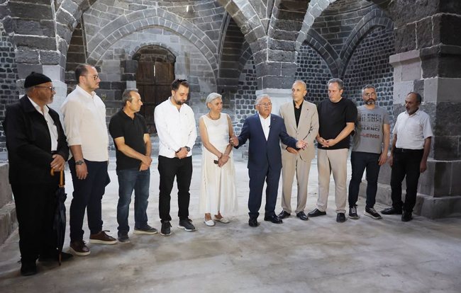 BAŞKAN BÜYÜKKILIÇ’TAN, RESTORASYONU TAMAMLANAN 5 ASIRLIK BEDESTEN’DE İNCELEME