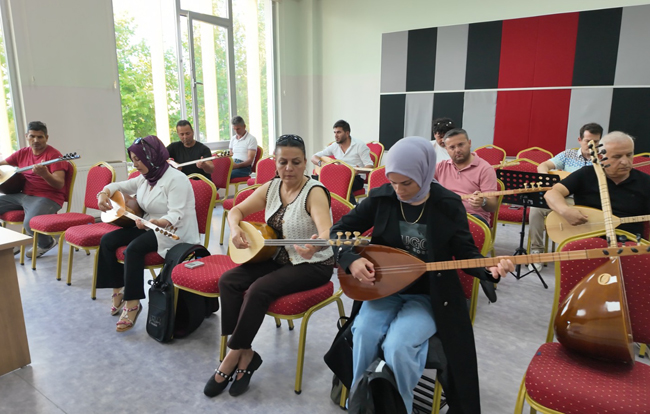 KAYSERİ BÜYÜKŞEHİR KONSERVATUVARI'NDA YAZ COŞKUSU: 1.865 KURSİYER SANATLA BULUŞTU