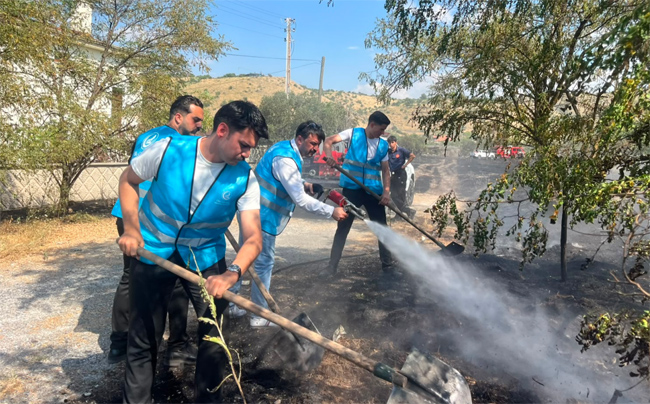 ÜLKÜ OCAKLARI KAYSERİ İL BAŞKANLIĞI EĞRİBUCAK'TAKİ YANGINDA SAHADAYDI