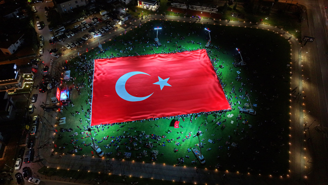 BU GURUR TALAS’IN; DÜNYANIN EN BÜYÜK TÜRK BAYRAĞI AÇILDI