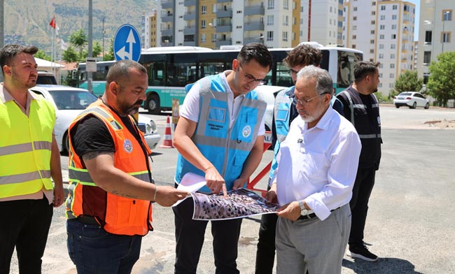 TALAS'TA ASFALT YILI HIZ KESMİYOR: SAYER CADDESİ YENİ YÜZÜYLE HİZMETTE