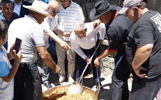 YÜZ YILLIK SU HASRETİ SON BULAN OBRUK’TA KONUŞAN BAŞKAN BÜYÜKKILIÇ: 