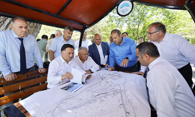 BAŞKAN BÜYÜKKILIÇ VE VALİ ÇİÇEK’TEN MELİKGAZİ TÜRBESİ İÇİN RESTORASYON MÜJDESİ