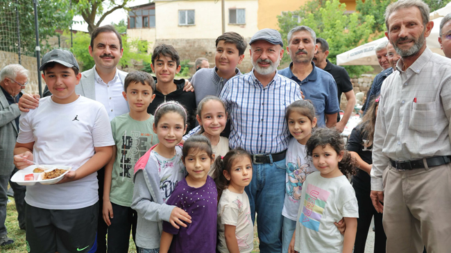 GÜNEŞLİ’DE ÜÇÜNCÜ KEZ DÜZENLENEN PİLAV ŞENLİĞİ COŞKUYLA GERÇEKLEŞTİ