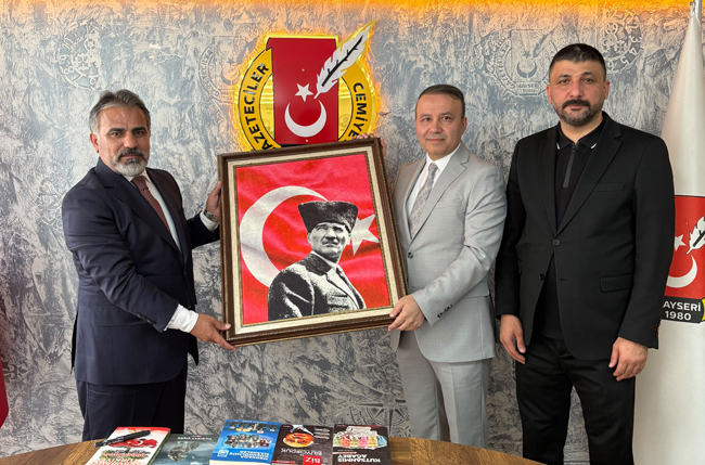 Yıldıray Çiçek, Türkgün’deki Başyazısında Erciyes Medya Ödülleri’ne Geniş Yer Verdi