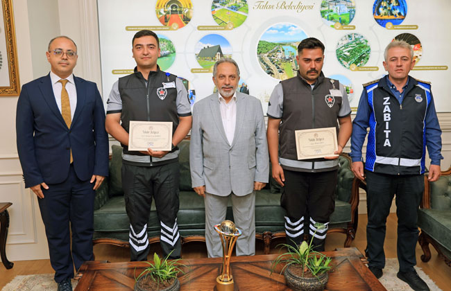 TALAS BELEDİYESİNDE DÜRÜSTLÜK ÖDÜLLENDİRİLDİ 