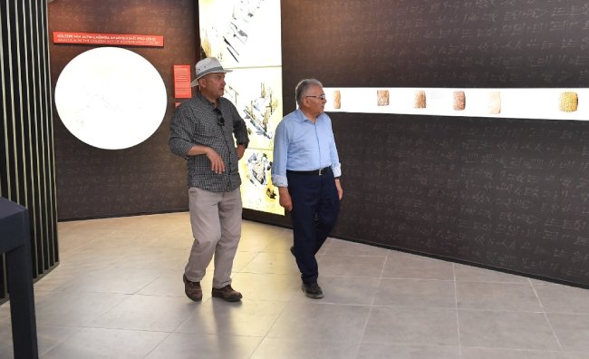 BAŞKAN BÜYÜKKILIÇ’IN DESTEKLERİYLE KÜLTEPE, DÜNYA ARKEOLOJİSİNİN ORTAK KAZI ALANI OLDU