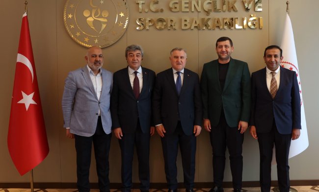 KAYSERİSPOR’DAN BAKAN BAK’A ZİYARET! MASADA YENİ SEZON VE KULÜBÜN GELECEĞİ VAR