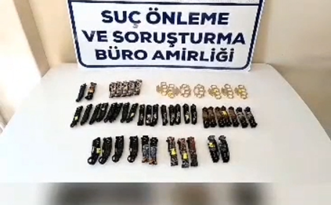 KAYSERİ’DE 15 İŞ YERİ DENETLENDİ! YASAKLI BIÇAK VE MUŞTALARA EL KONULDU